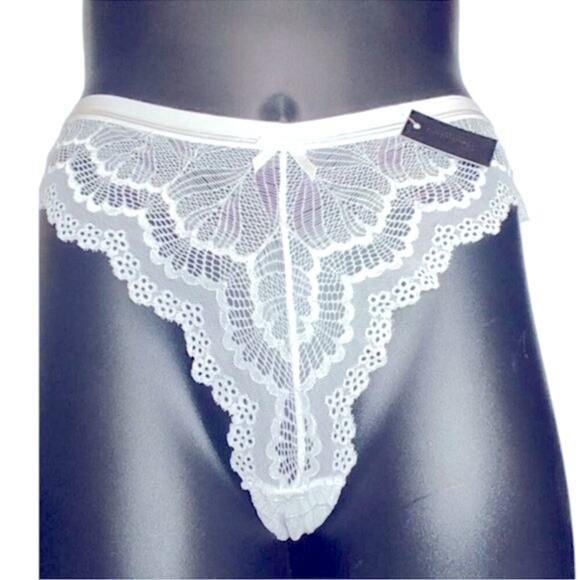 Frederick's of Hollywood Caroline Lace Thong Panties Size Medium NWT - Picture 1 of 6